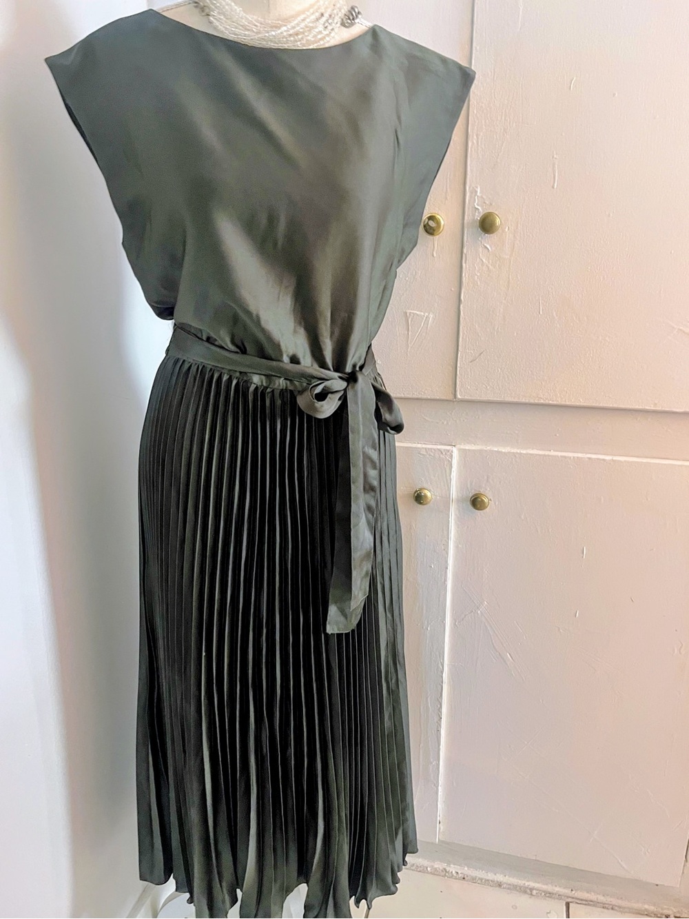 Classic Olive Green Pleated Midi Dress with Waist Tie